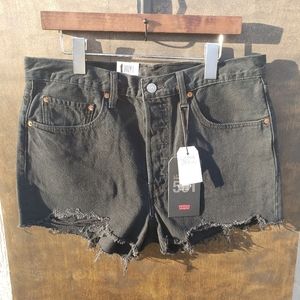NWT Levi's • 501 high rise shorts